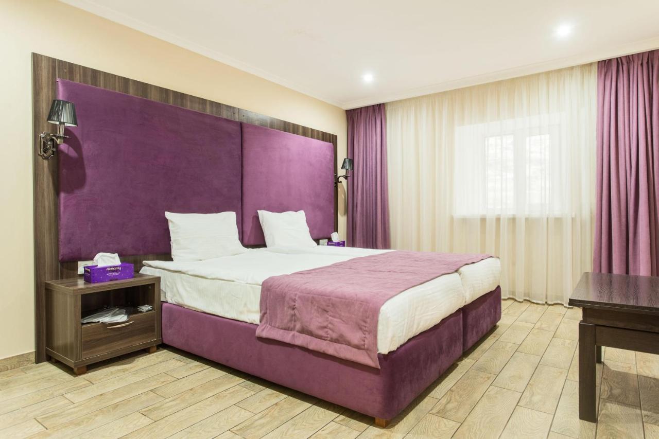 Hotel Baron Oldenburg Bagian luar foto