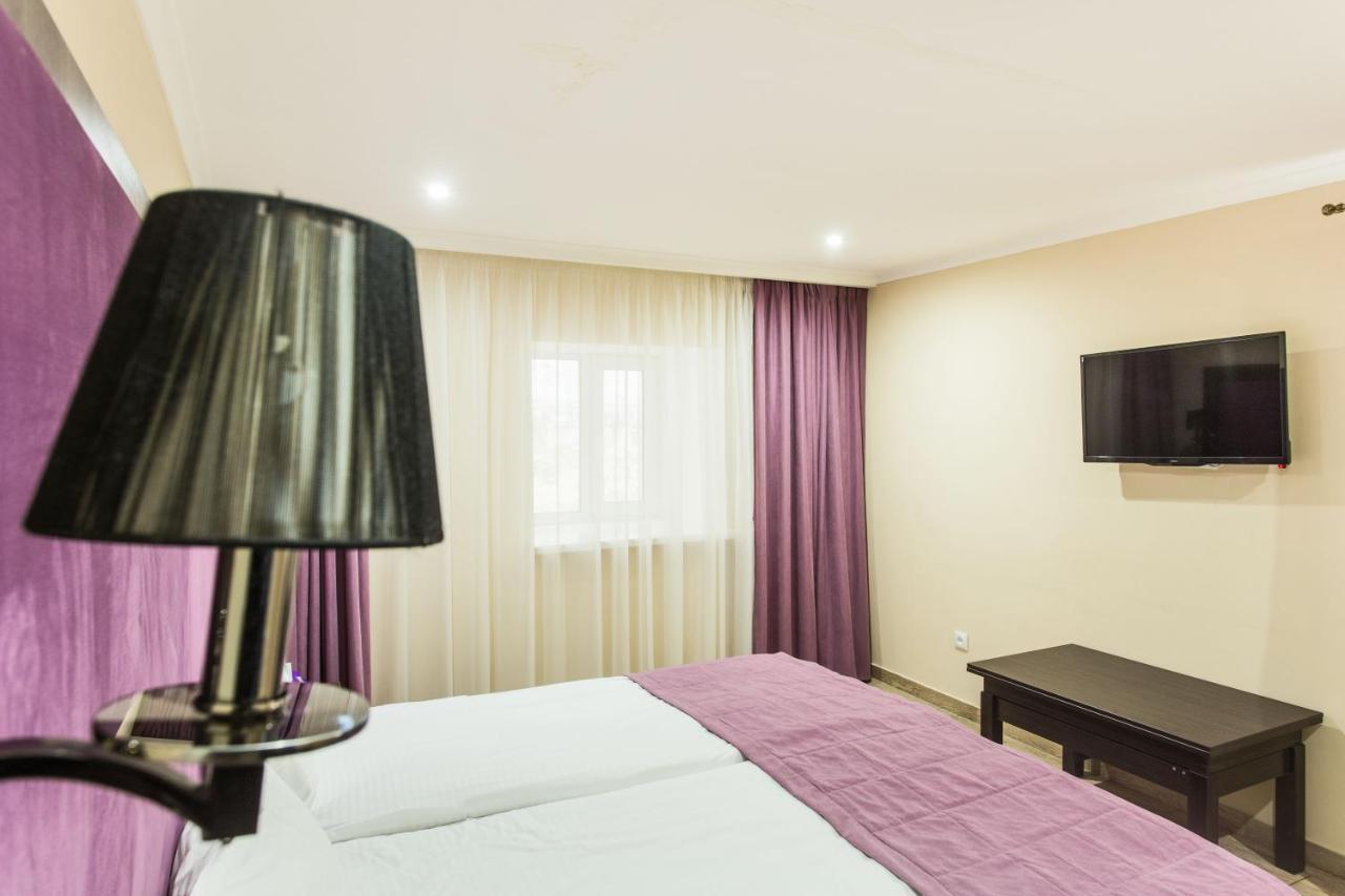 Hotel Baron Oldenburg Bagian luar foto