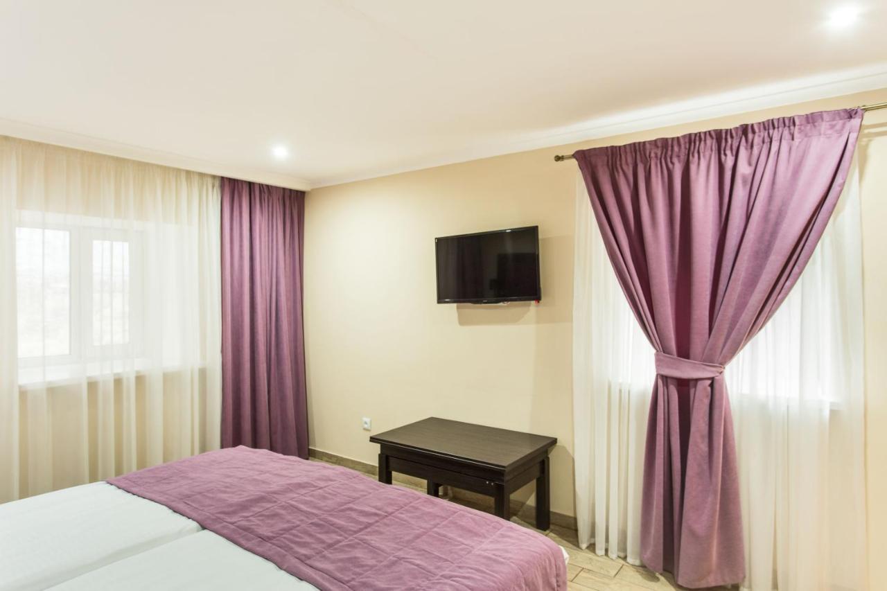 Hotel Baron Oldenburg Bagian luar foto
